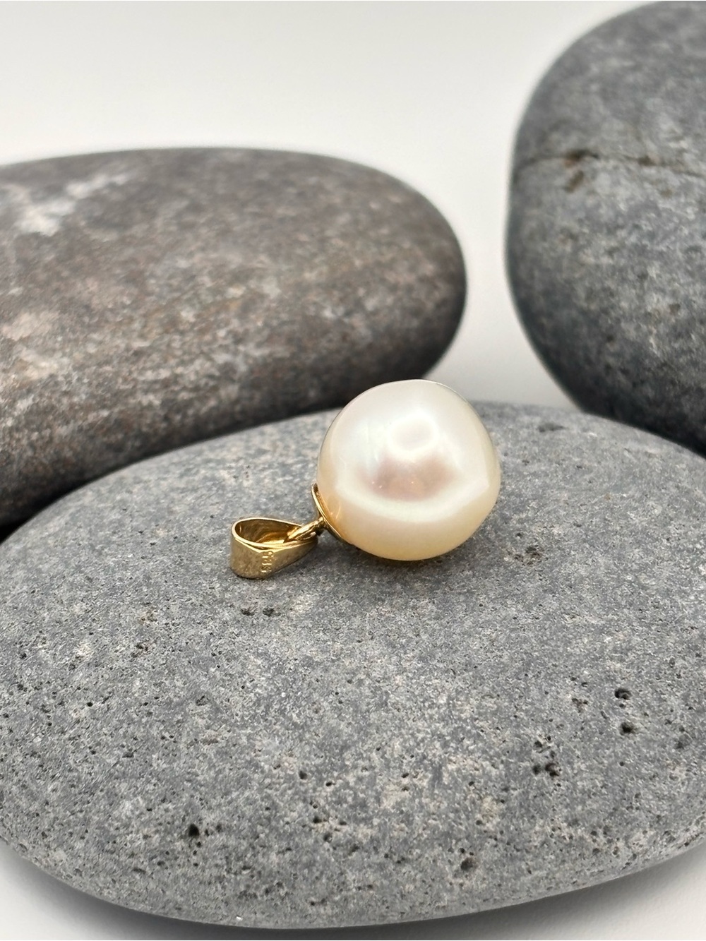 New Akoya Pearl 14K Gold Pendant